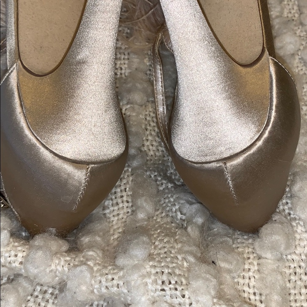 Aldo champagne colored satin heels with feathers - Picture 5 of 8